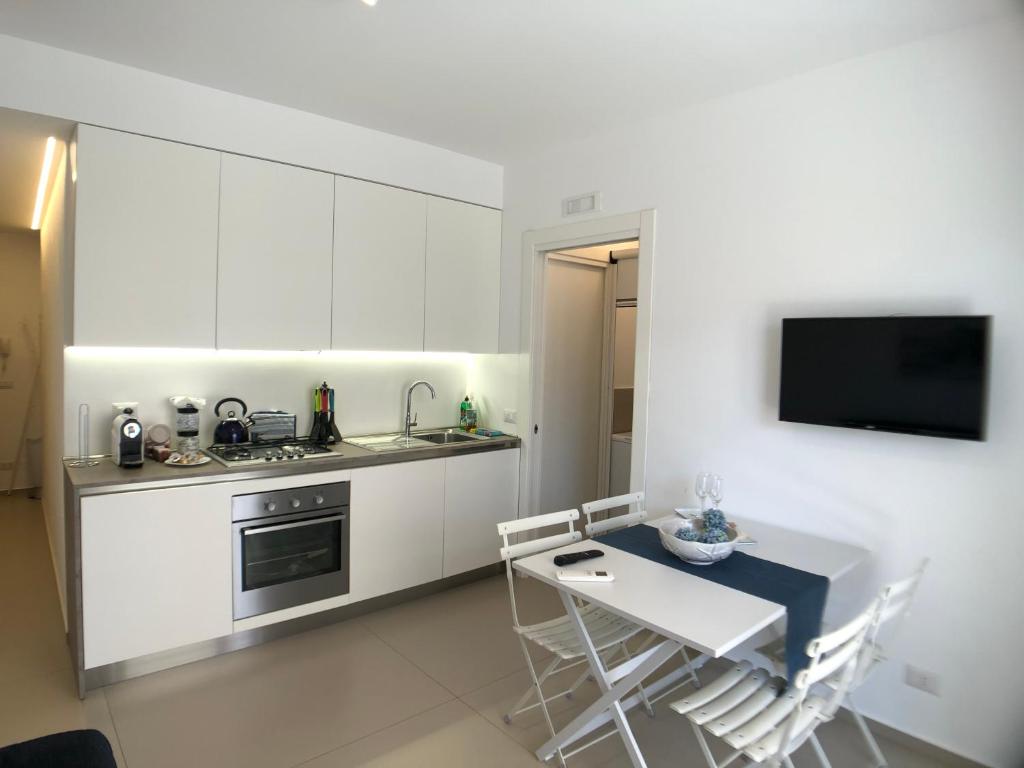 Kitchen o kitchenette sa Vista Mare Apartment con parcheggio privato