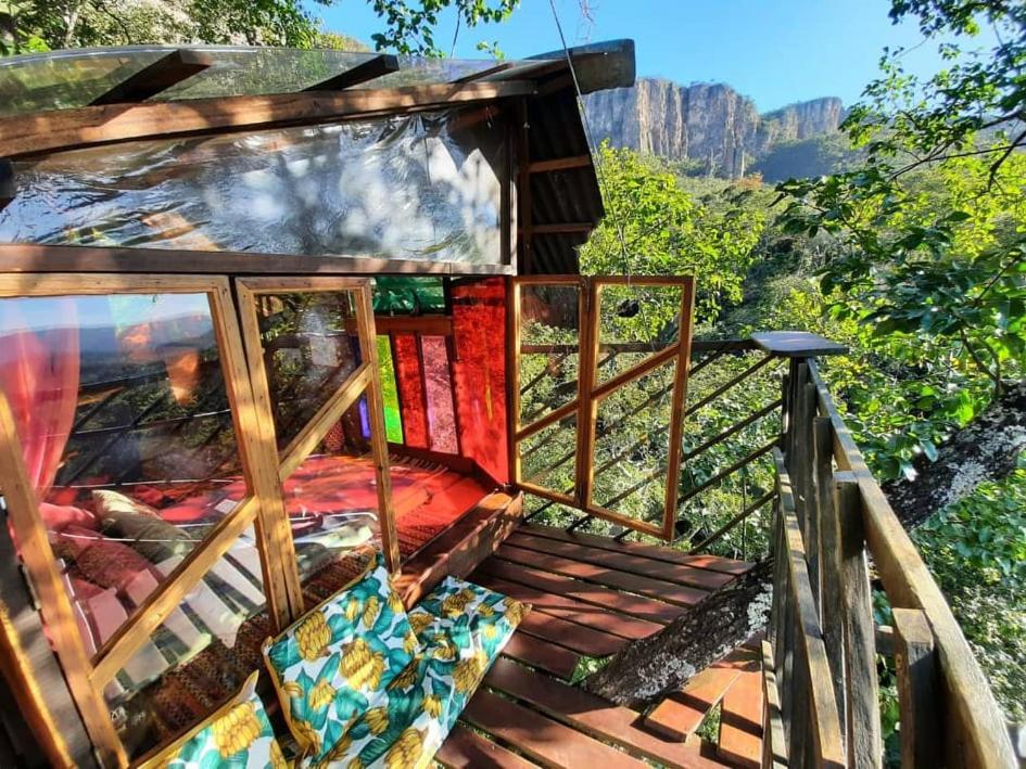 a bedroom in a tree house with a view at Mariri Jungle Lodge in Alto Paraíso de Goiás