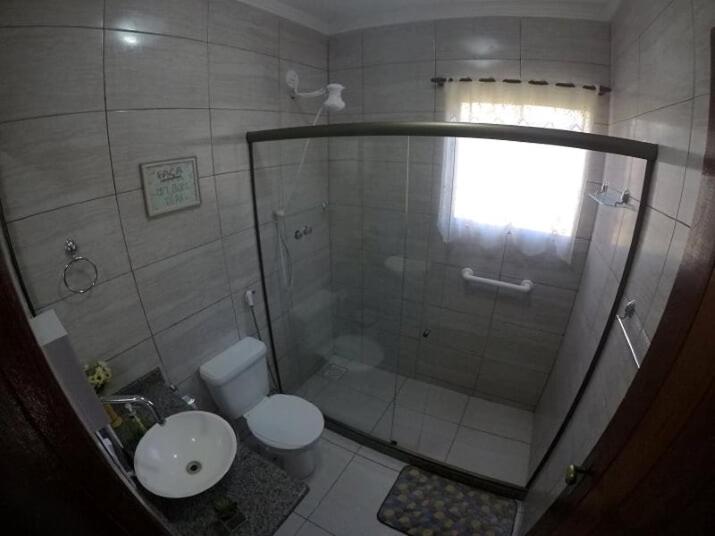  Casa com piscina e mini campo de futebol em Cabo Frio