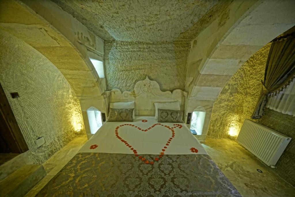 A bed or beds in a room at Cappa Cave Hotel