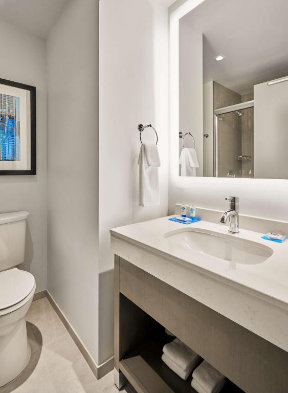 Hyatt House Chicago Medical/University District - Den Room With King Bed