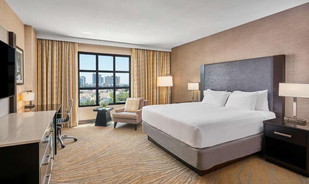 Postel nebo postele na pokoji v ubytování Hyatt Regency La Jolla at Aventine