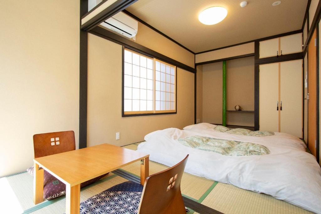 Postel nebo postele na pokoji v ubytování The RYOKAN O