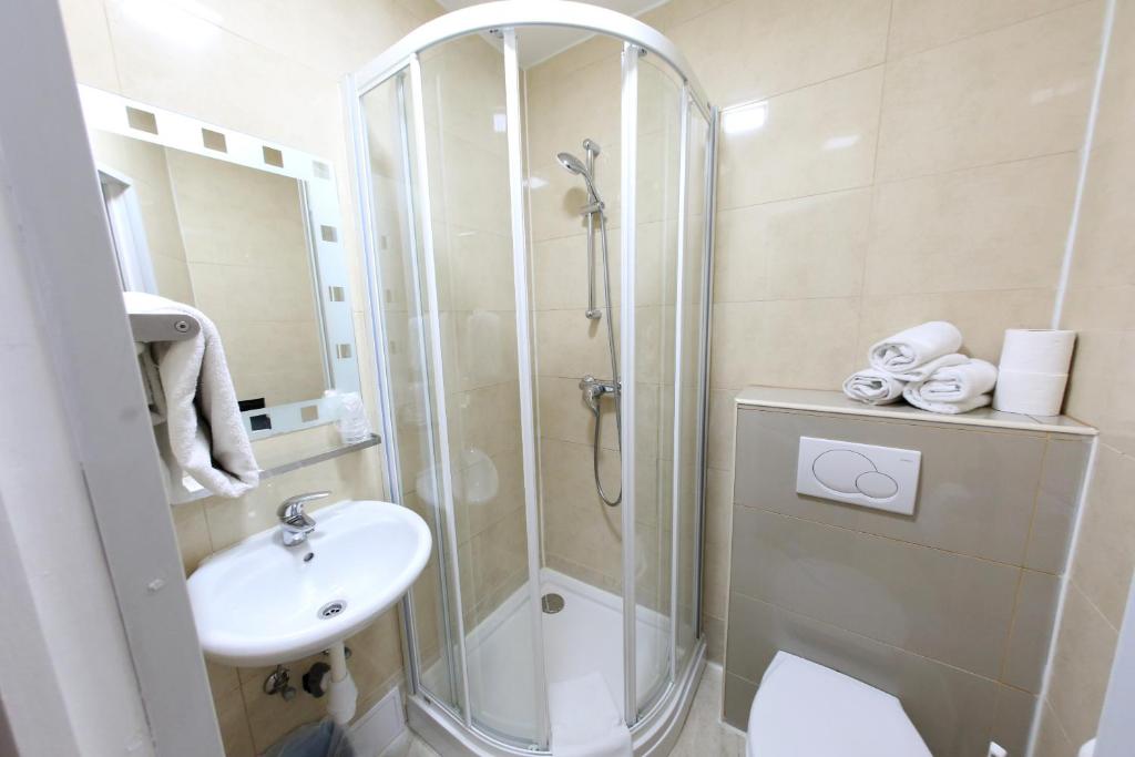 Koupelna v ubytování Sun Hotel