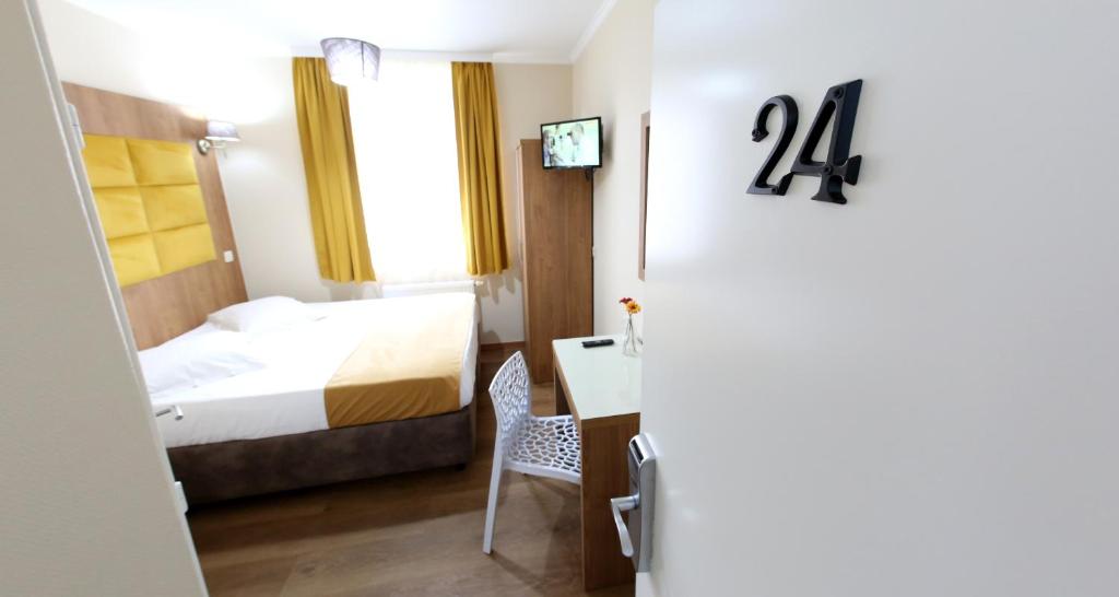 Postel nebo postele na pokoji v ubytování Sun Hotel