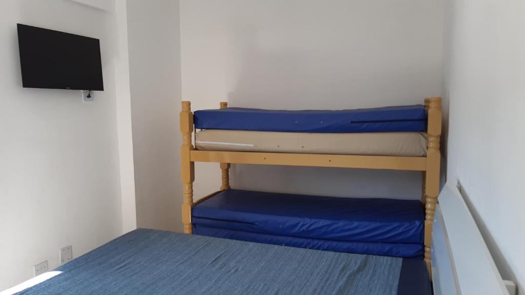 BIWA Condomínio cm Piscina, 1garagem, WI-FI 300 Mega, Central de vigilância remota , Centro do Guaru