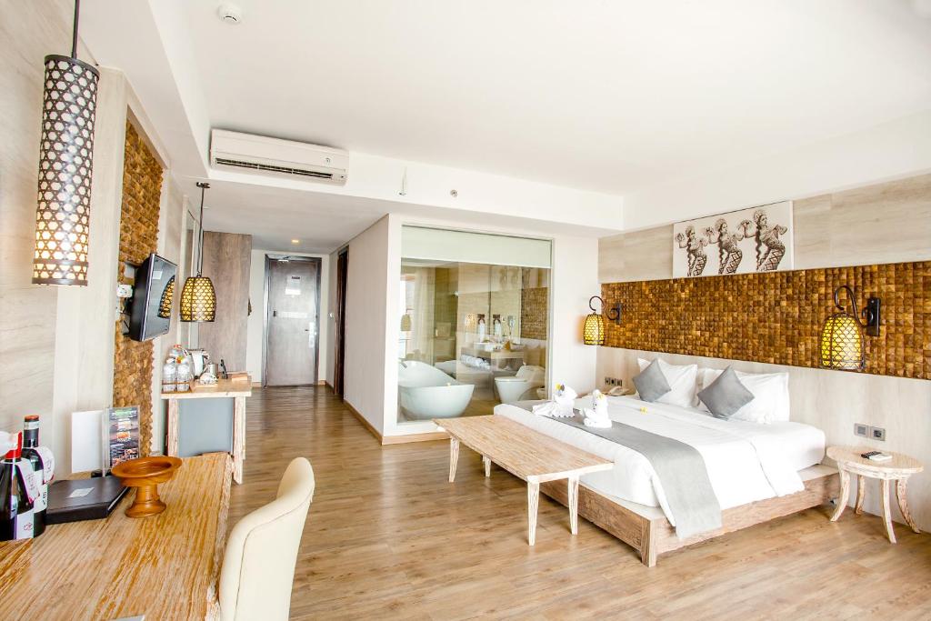Area soggiorno di Jimbaran Bay Beach Resort and Spa by Prabhu