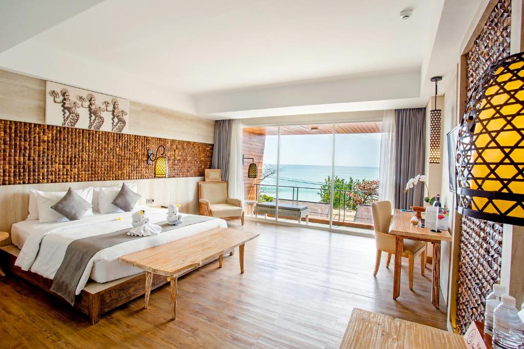 Letto o letti in una camera di Jimbaran Bay Beach Resort and Spa by Prabhu