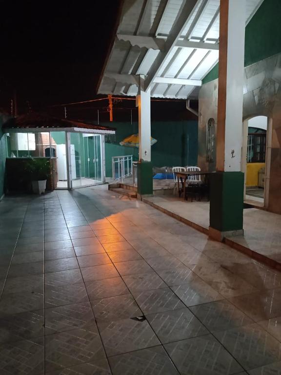  Casa 100mtrs do mar com piscina