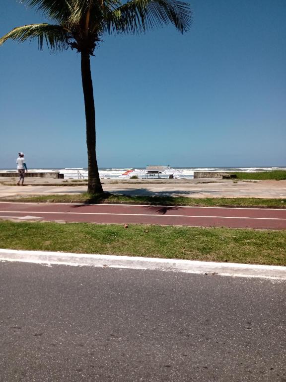  Casa 100mtrs do mar com piscina