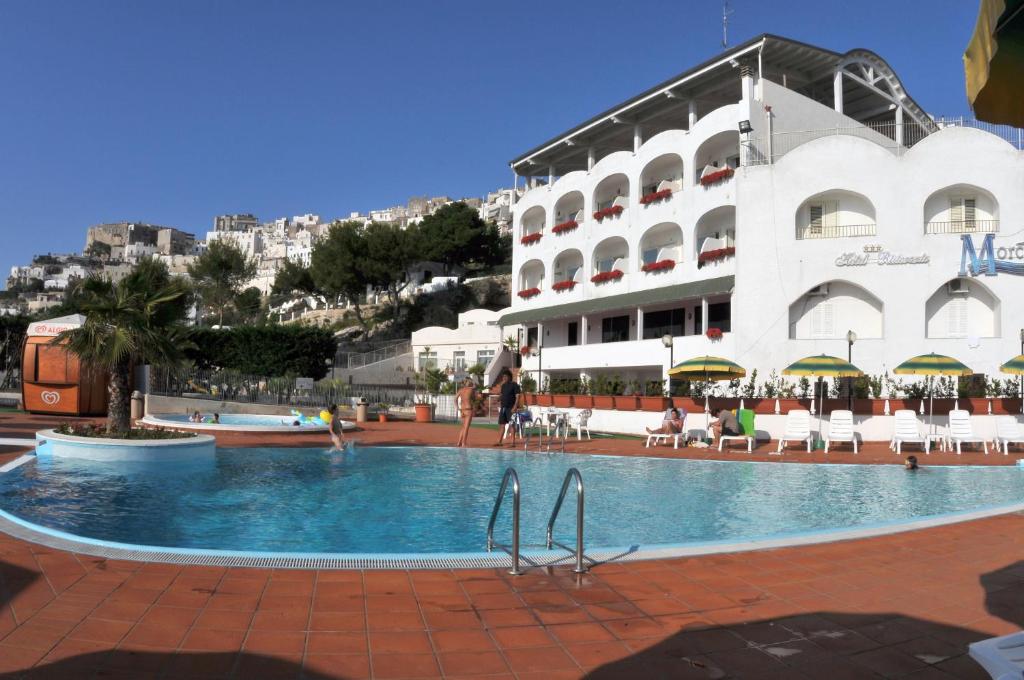 Bazén v ubytovaní Morcavallo Hotel & Wellness alebo v jeho blízkosti