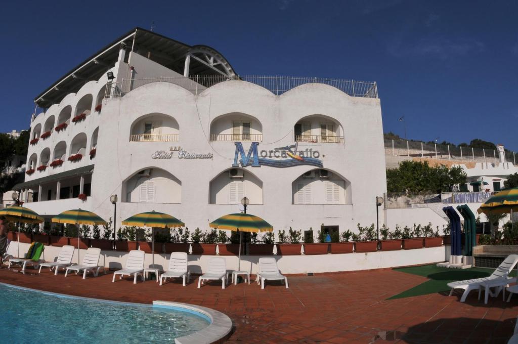 Bazén v ubytovaní Morcavallo Hotel & Wellness alebo v jeho blízkosti