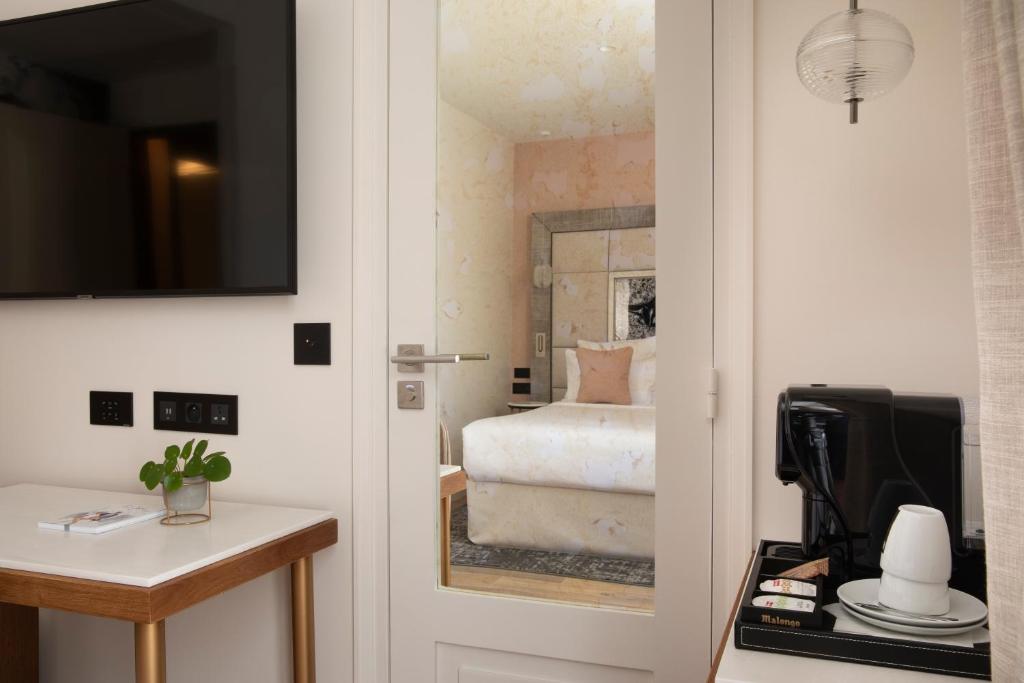 Hôtel des Champs-Elysées - Resim 19