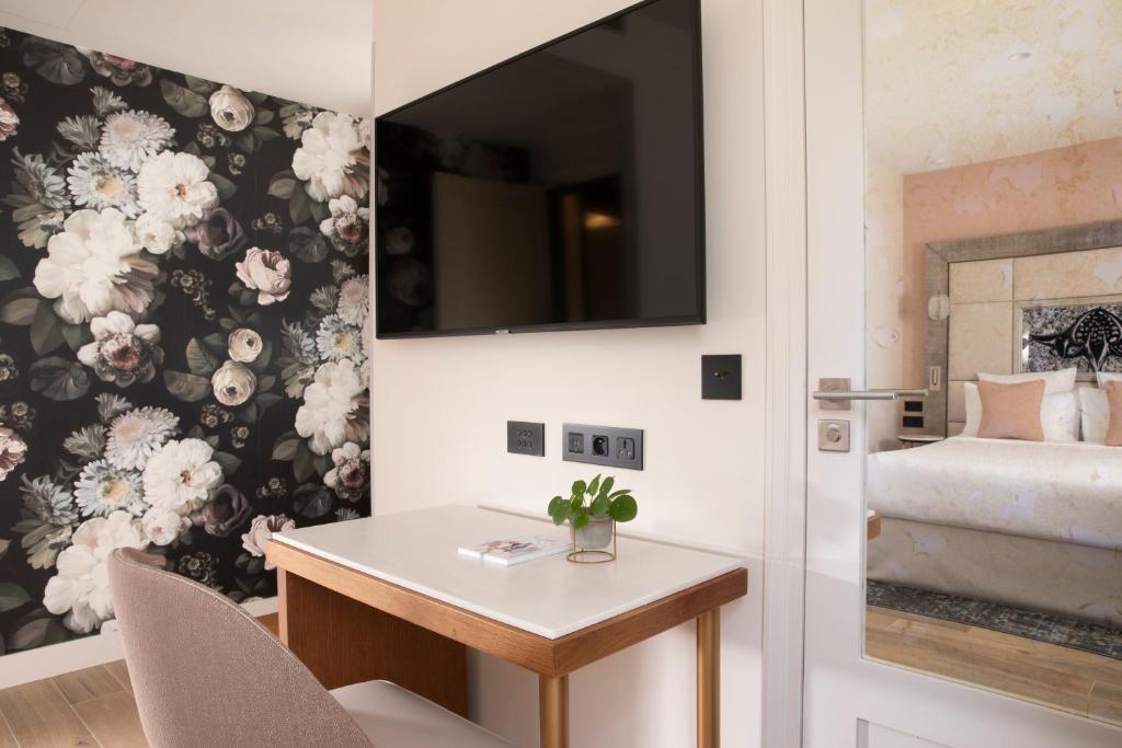 Hôtel des Champs-Elysées - Resim 12