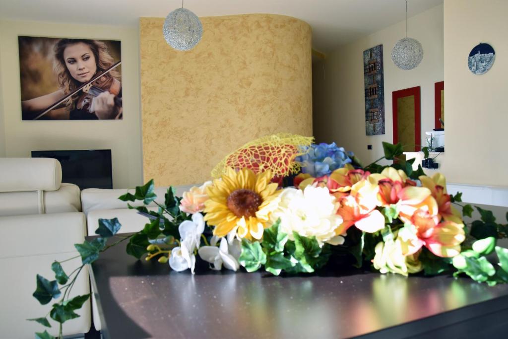 a bouquet of flowers on a table in a living room at Alla Dimora di Chiara Apartment in Matera
