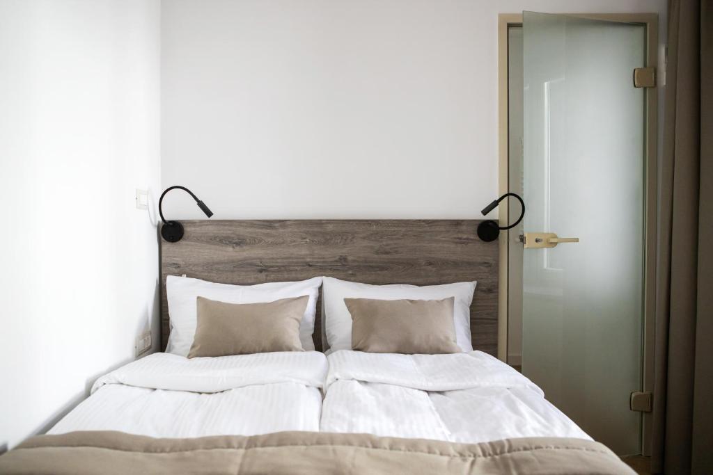 Oysters & Bubbles Gastro Hotel. Rynok square - Petite Chambre Double