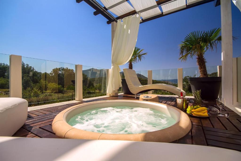 Fotografia z galérie ubytovania Villa Caribic with 72sqm private pool, whirlpool, sauna, outdoor lounge area v destinácii Gata