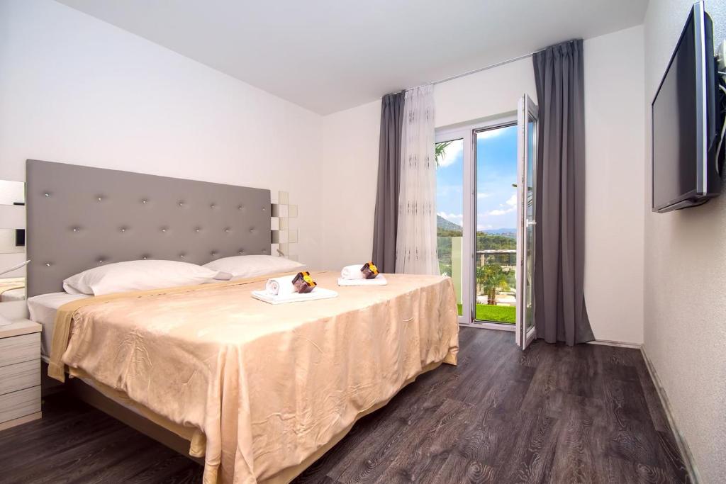Posteľ alebo postele v izbe v ubytovaní Villa Caribic with 72sqm private pool, whirlpool, sauna, outdoor lounge area