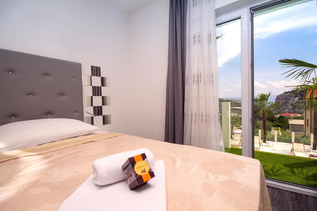 Posteľ alebo postele v izbe v ubytovaní Villa Caribic with 72sqm private pool, whirlpool, sauna, outdoor lounge area