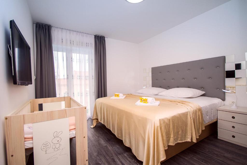 Posteľ alebo postele v izbe v ubytovaní Villa Caribic with 72sqm private pool, whirlpool, sauna, outdoor lounge area