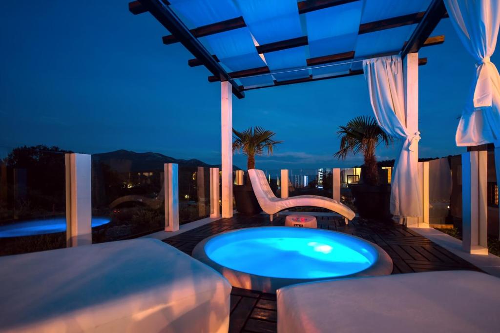 Fotografia z galérie ubytovania Villa Caribic with 72sqm private pool, whirlpool, sauna, outdoor lounge area v destinácii Gata