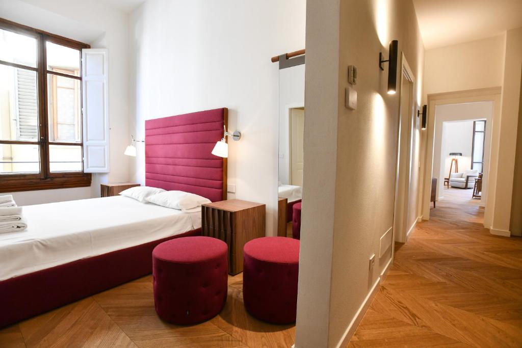 A bed or beds in a room at Cappelle Medicee Luxury Flat