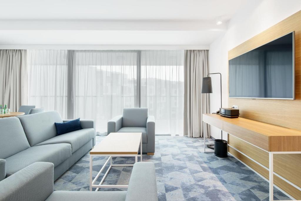 TV a/nebo společenská místnost v ubytování Seaside Park Hotel