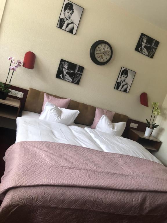 Postel nebo postele na pokoji v ubytování Hotel Casino