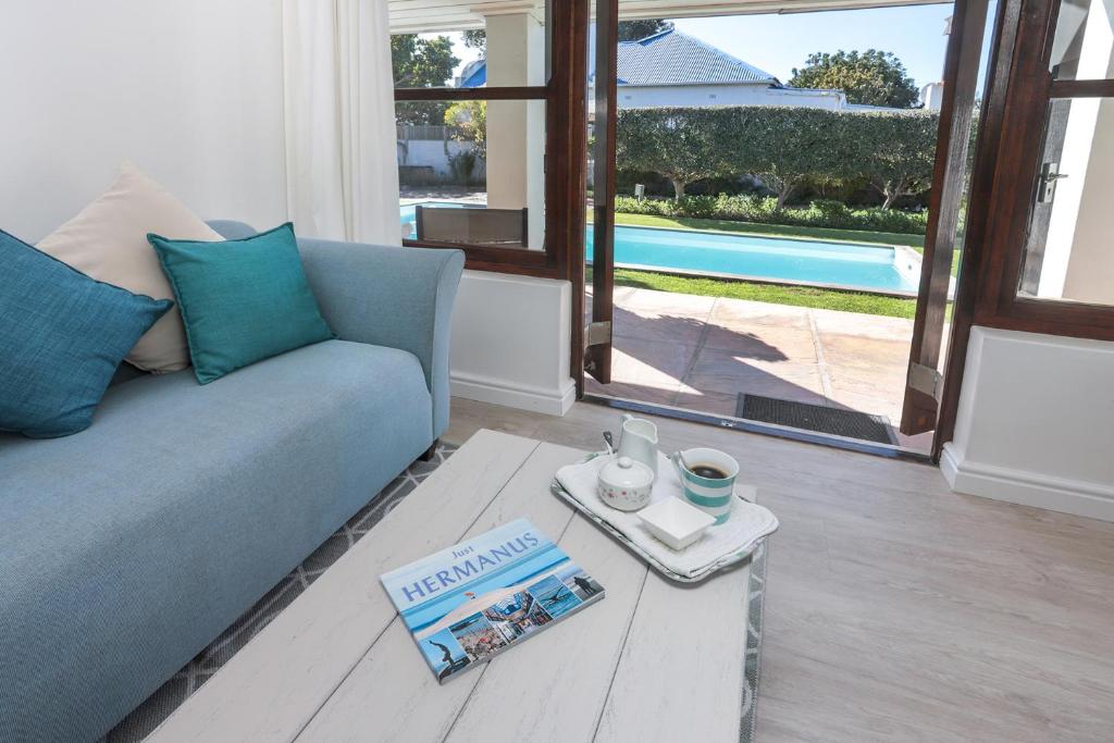 Sixteen Guesthouse on Main - Suite