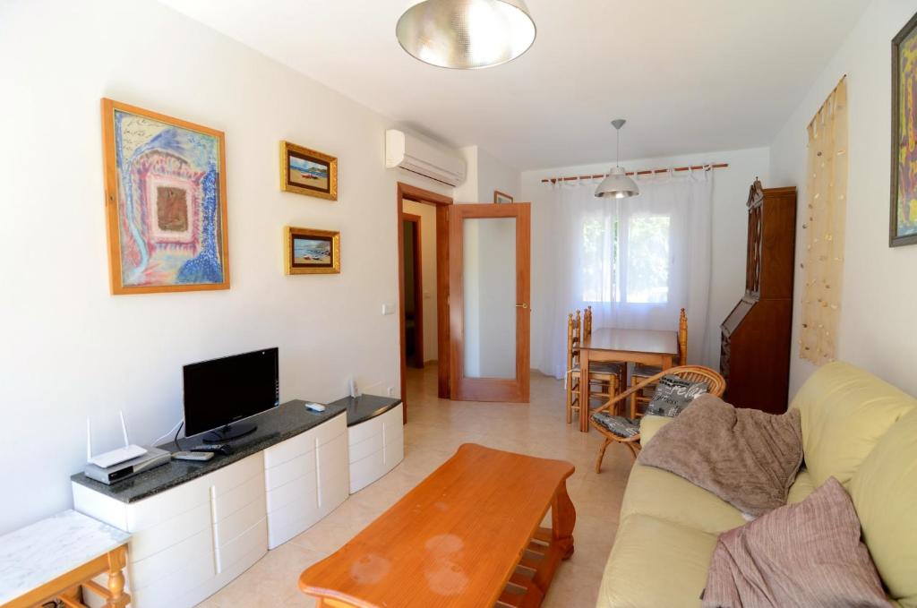 Televízia a/alebo spoločenská miestnosť v ubytovaní Fluvia 32 A