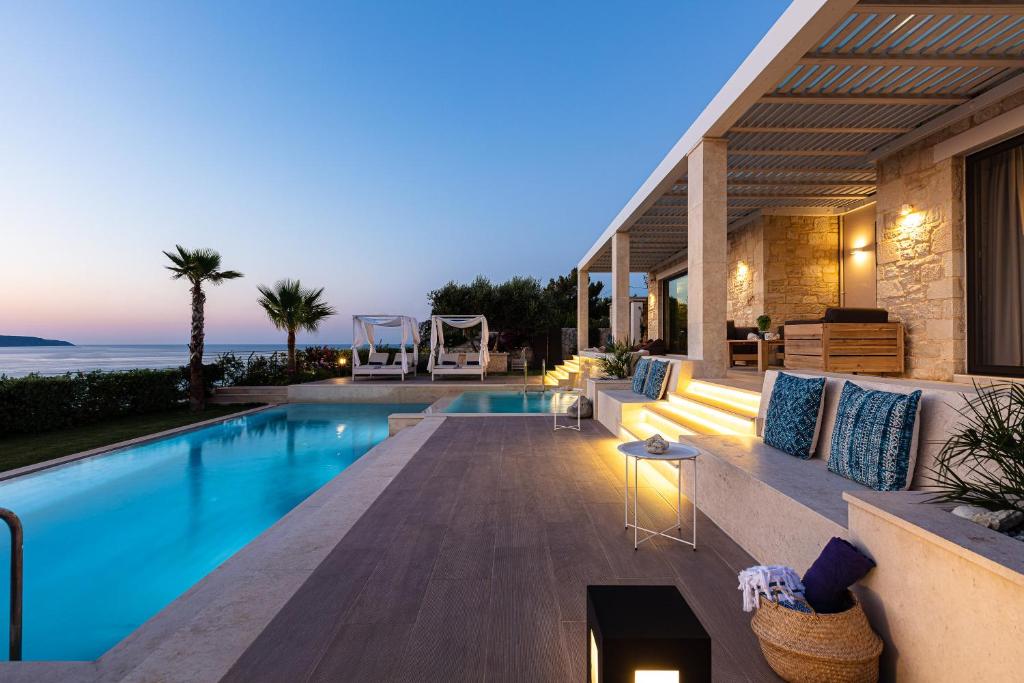 Bazén v ubytovaní Miraida Exclusive Residence alebo v jeho blízkosti