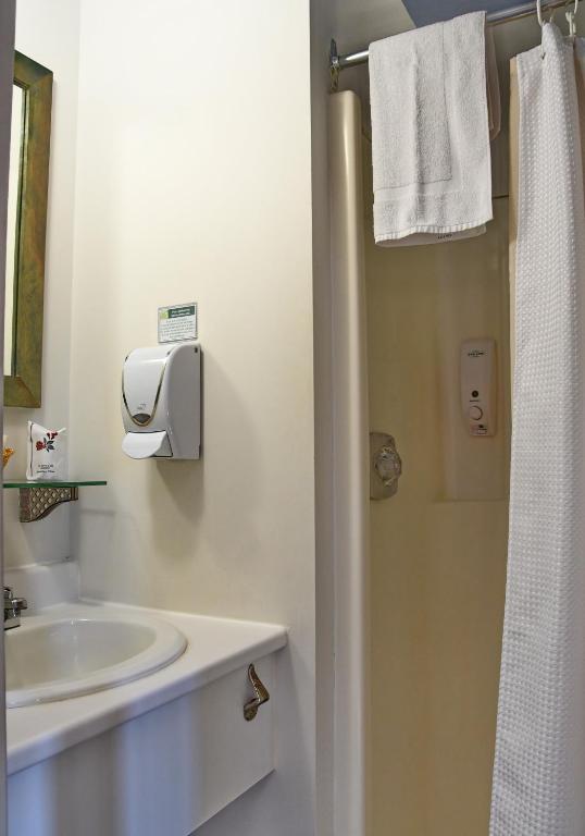 Koupelna v ubytování Auberge Beausejour