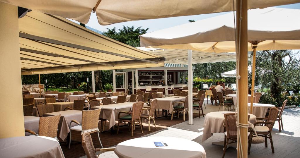 Restaurace v ubytování Hotel Baia Verde