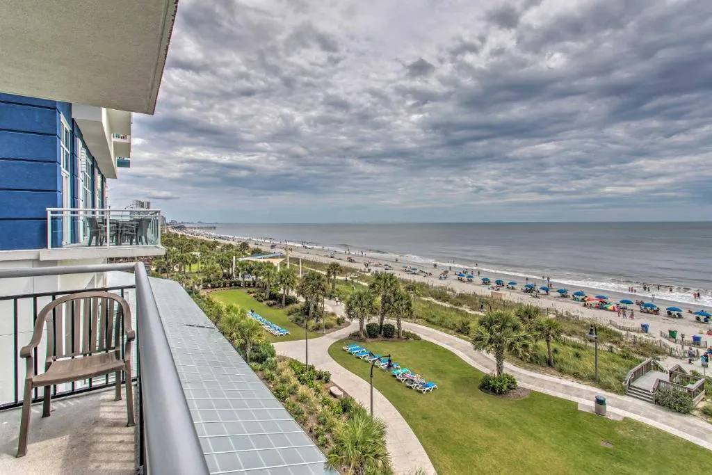 Condo with Pool Access, Walk to Beach and Eats!, Myrtle Beach, Statele Unite ale Americii