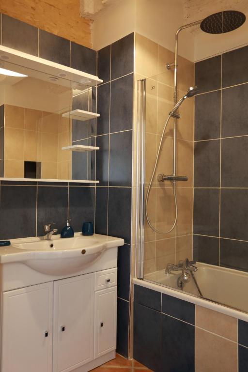 les Tours de Bombel - Chambre Double De Luxe Avec Baignoire