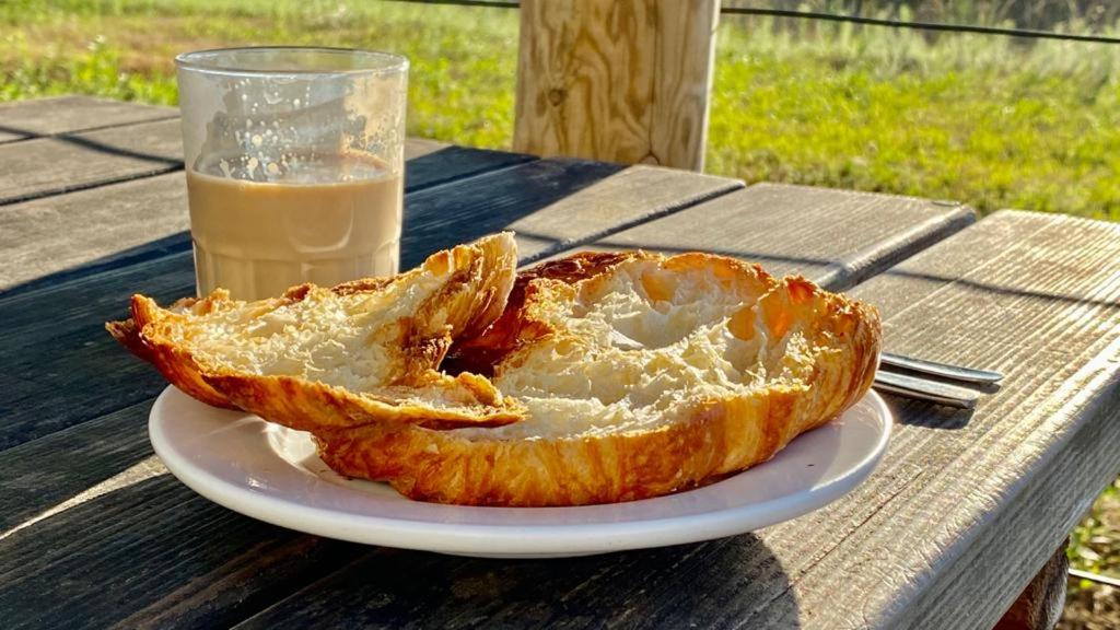 Jedzenie w pensjonacie lub w pobliżu