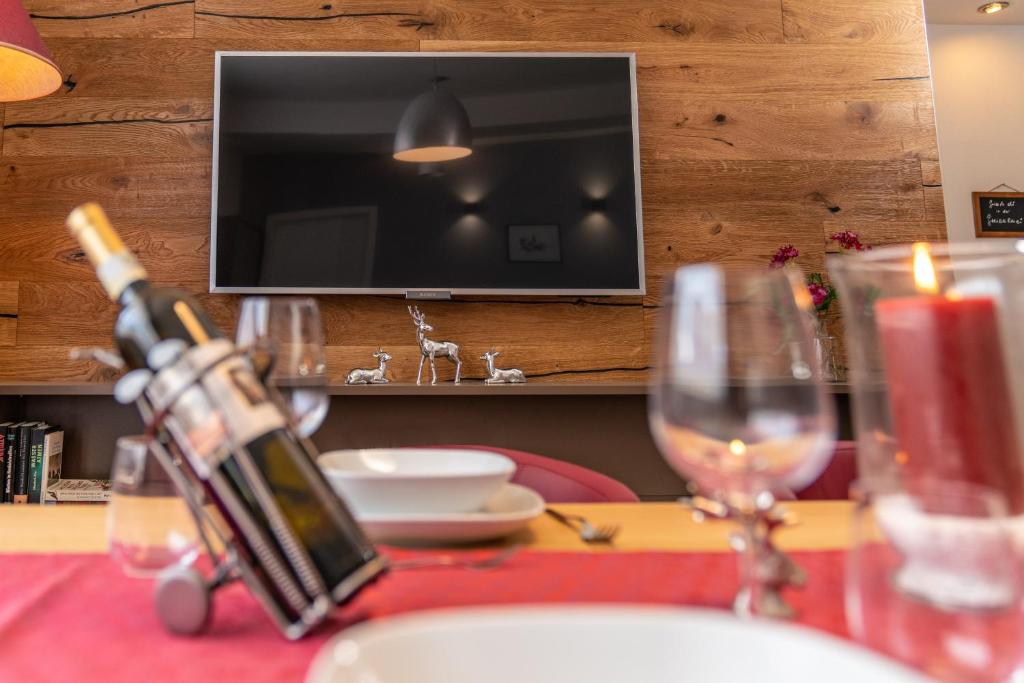 TV a/nebo společenská místnost v ubytování Apartments Greisslerei