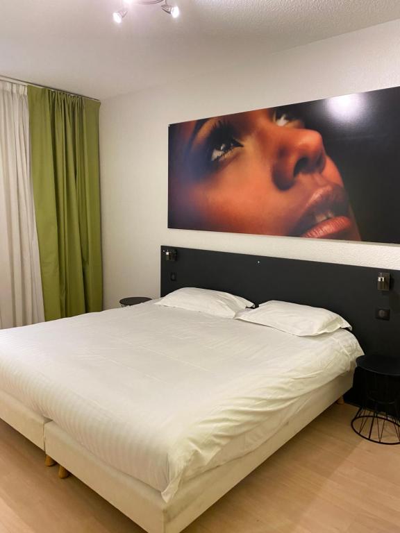 Postel nebo postele na pokoji v ubytování CIT'HÔTEL LE DAV Clermont-Ferrand Centre