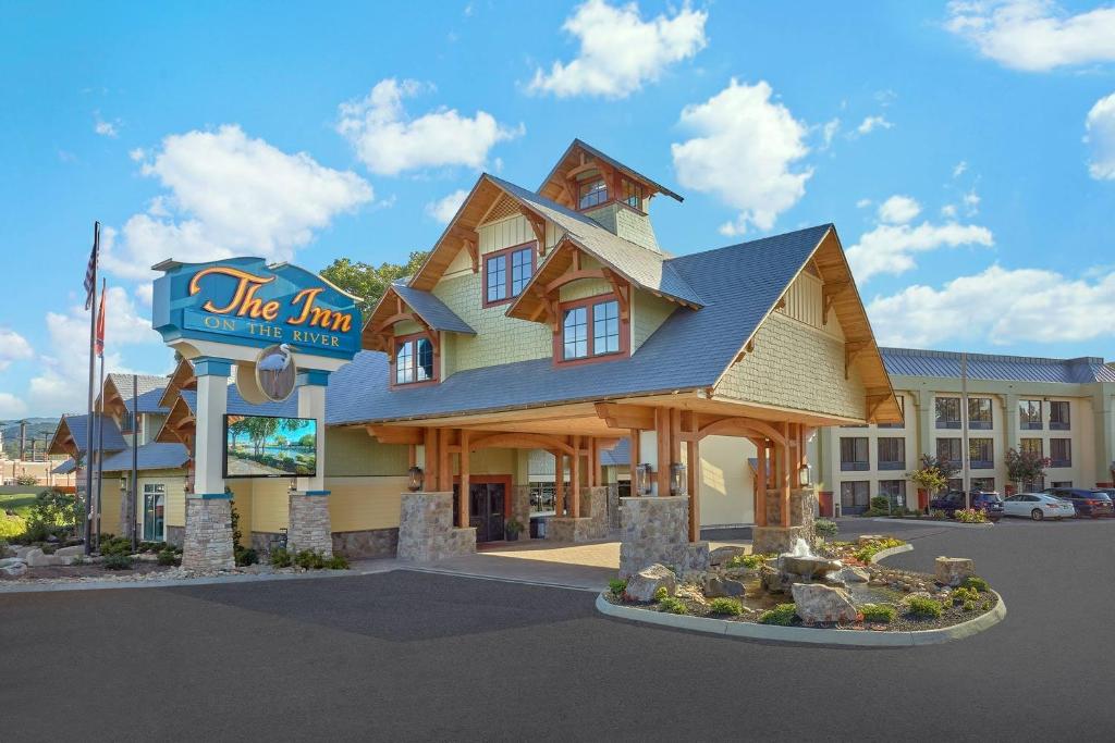 a building with a sign that reads the inn at The Inn On The River in Pigeon Forge