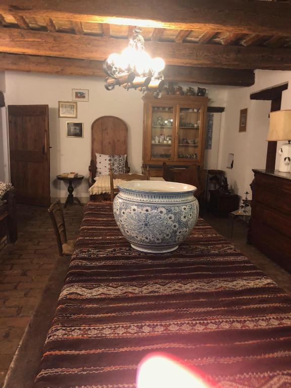 A bed or beds in a room at Casale del monte, Pesaro