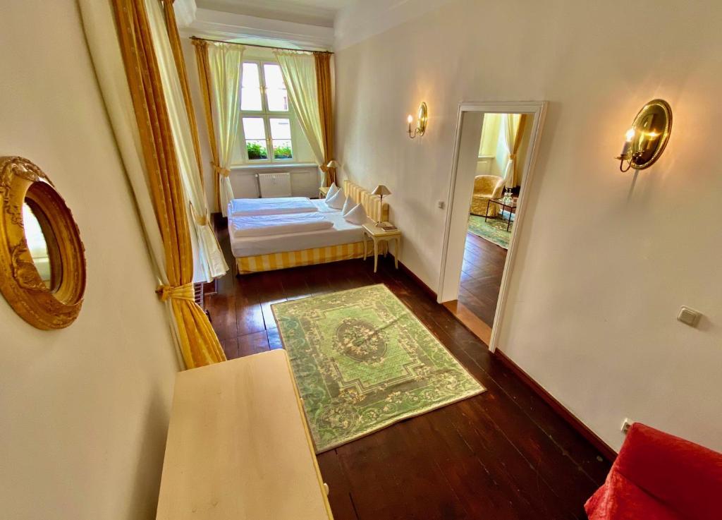 Postel nebo postele na pokoji v ubytování Hotel Graf von Mansfeld