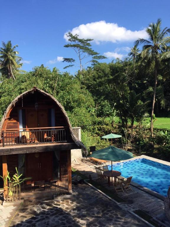 Bazén v ubytování Khanaya Hotel Borobudur nebo v jeho okolí