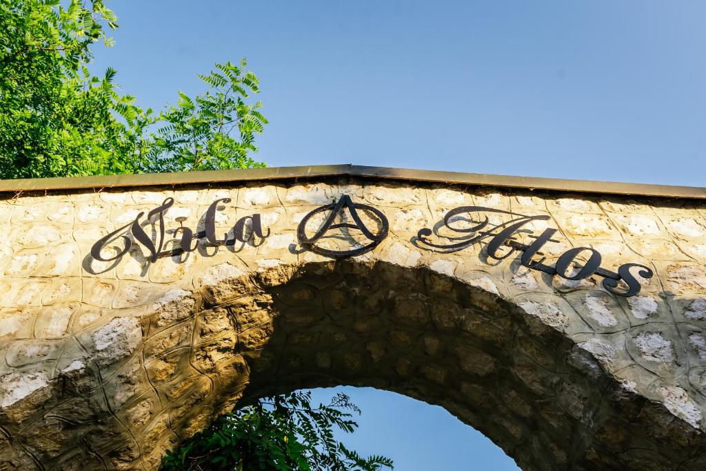 Certificato, attestato, insegna o altro documento esposto da ATOS Srebrno jezero - Villa and Restaurant