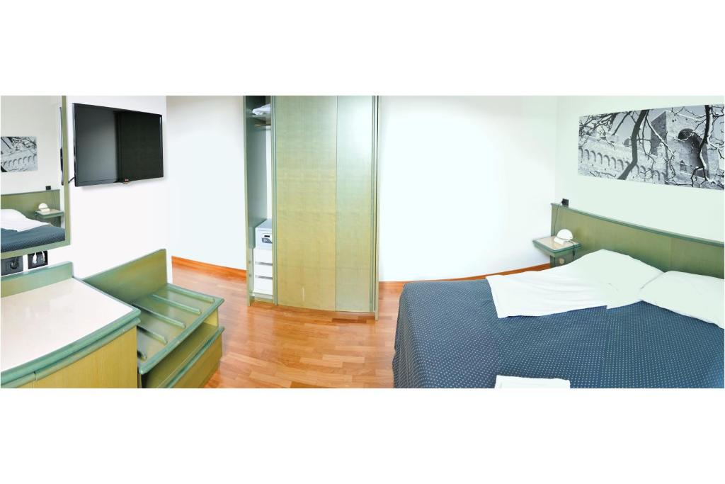 TV a/nebo společenská místnost v ubytování Rometta Hotel