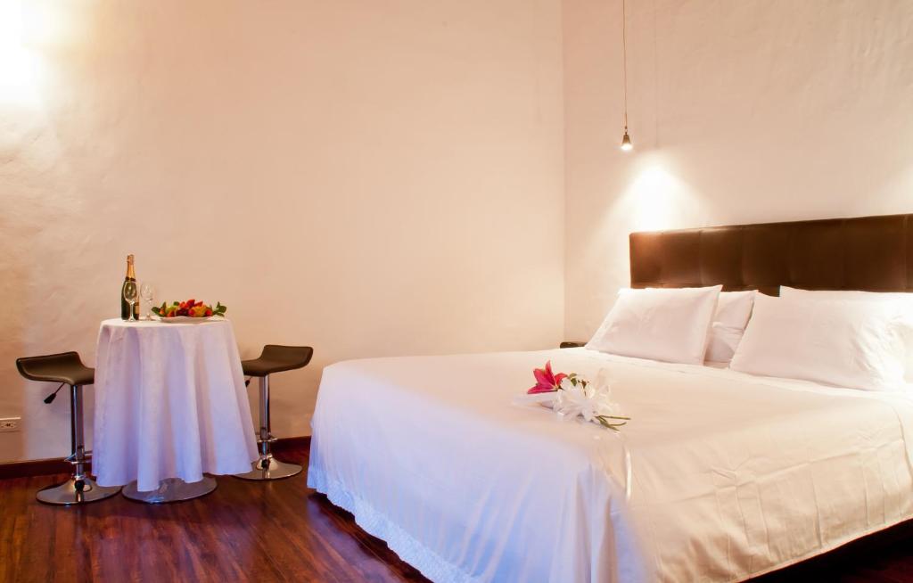 Postel nebo postele na pokoji v ubytování Hotel Casona Usaquen
