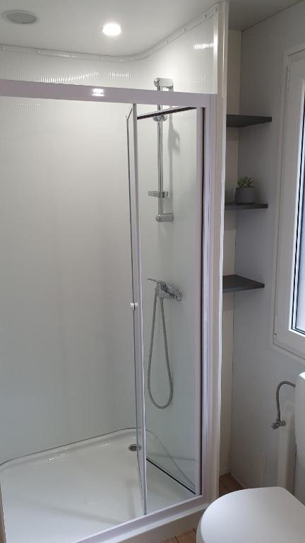 Ένα μπάνιο στο Mobile Home Erna, Rovinj