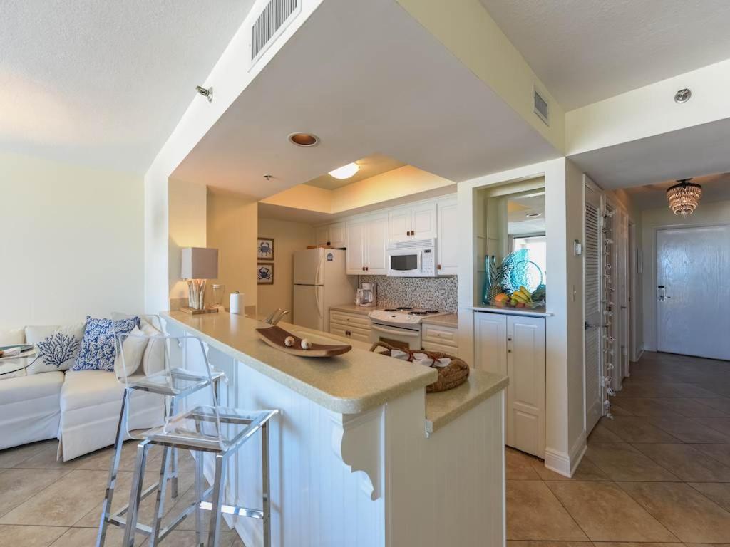 Kuchyň nebo kuchyňský kout v ubytování Magnolia House at Destin Pointe III