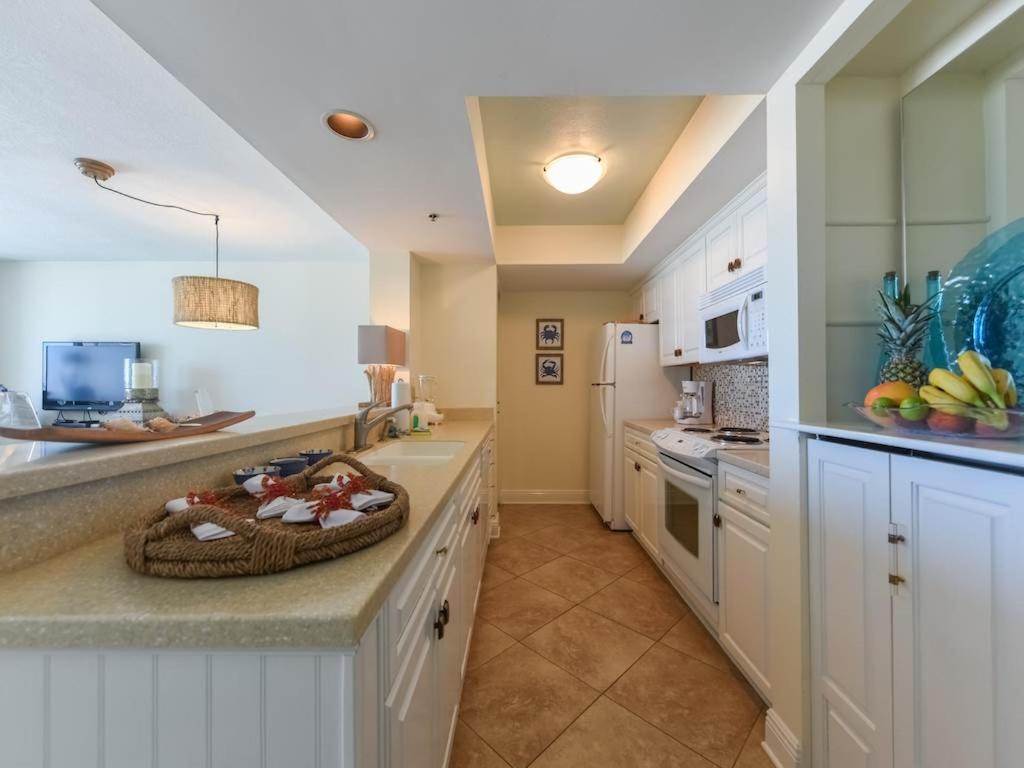 Kuchyň nebo kuchyňský kout v ubytování Magnolia House at Destin Pointe III