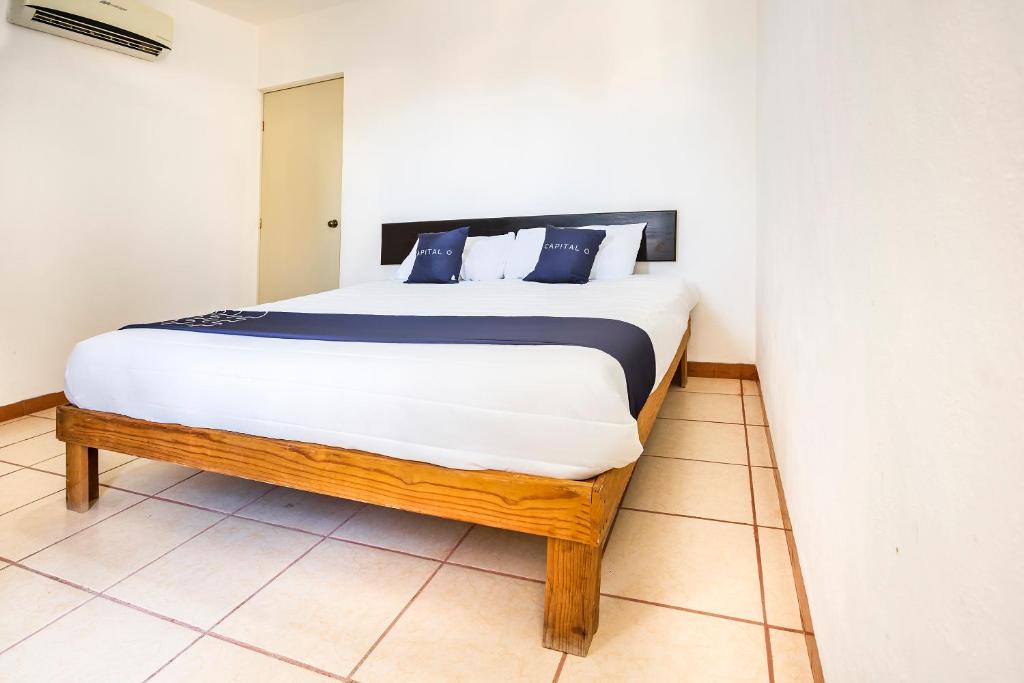 Postel nebo postele na pokoji v ubytování Capital O Oxtankah,chetumal bay