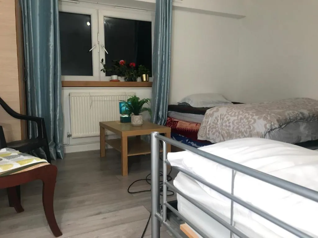 guest room pink, Londra, Marea Britanie